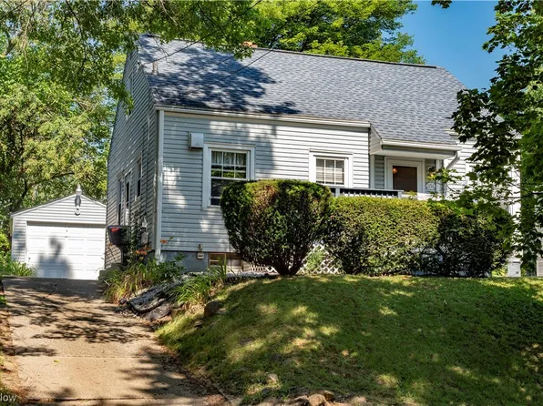 1156 Easton Dr, Akron, OH 44310