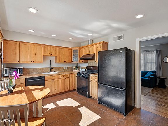 5th image of 16 Raymond Dr