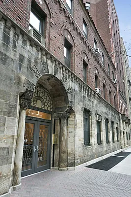 Sold by Compass | media 9