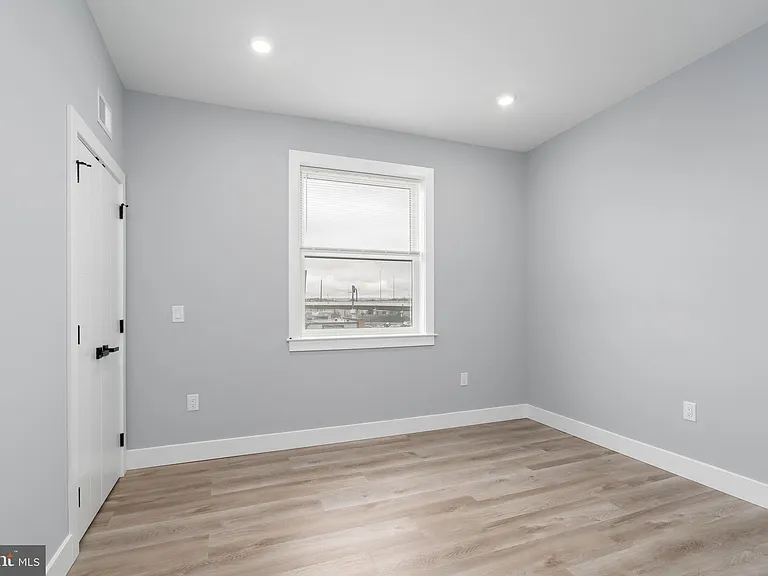 2323 E Cabot St #3 — Photo 17
