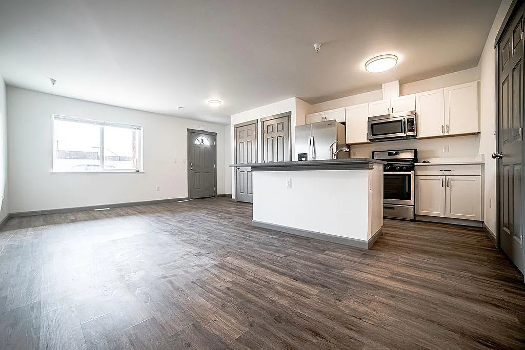 1 bed, 700 sqft, $1,225 — Photo 1