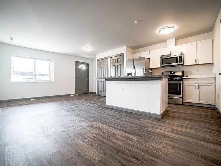 405 E Auklet Ave #8 — Photo 1