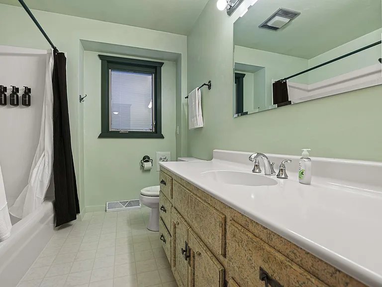 600 Woodview Dr — Photo 49