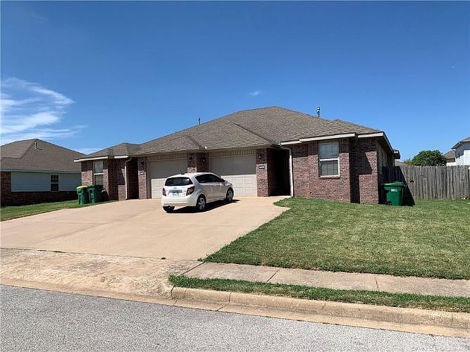 1st image of 1007/1009 Kensington Dr