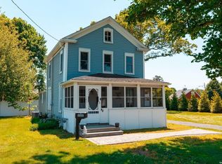 48 Brook St, West Sayville, NY 11796