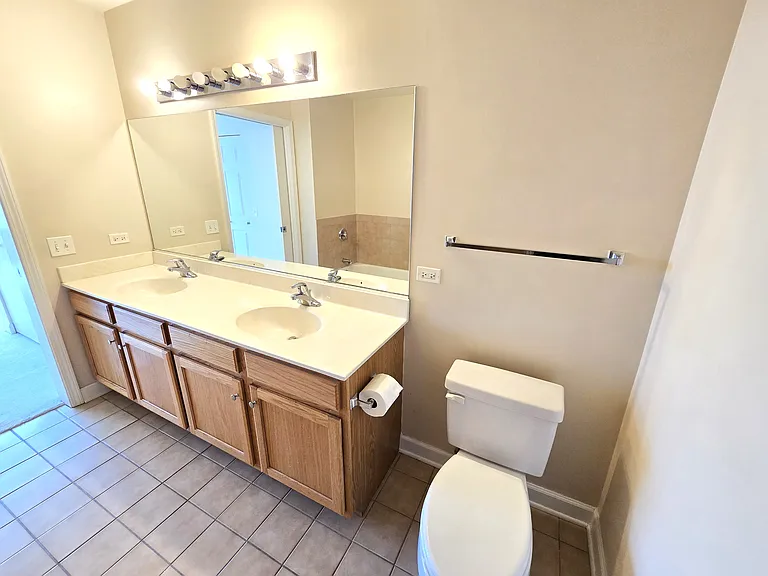 1600 S Prairie Ave #1806 — Photo 9
