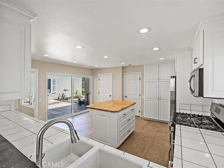 22821 Mariano Dr — Photo 33