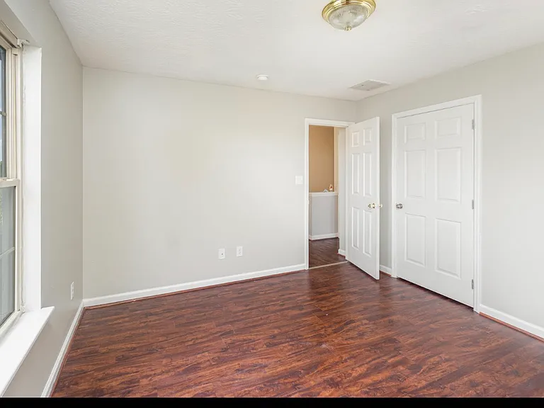 306 Alex Ln — Photo 10
