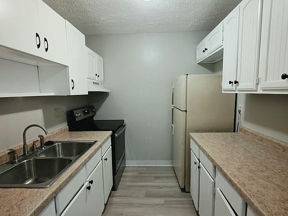 4th image of 310 Division St #103