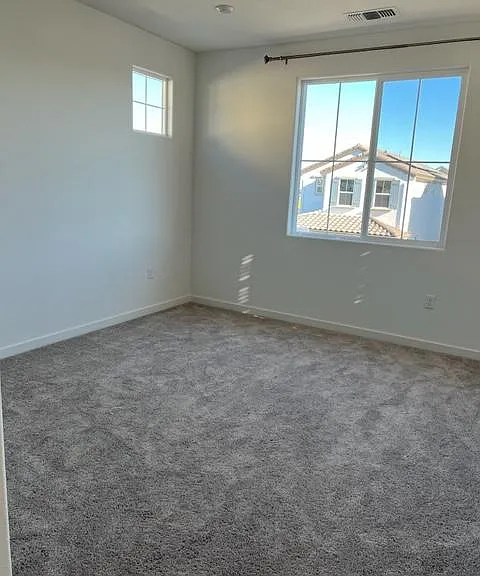 175 E Rodbell Ln — Photo 4