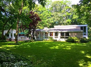 20 Egil Ct, Roslyn, NY 11576