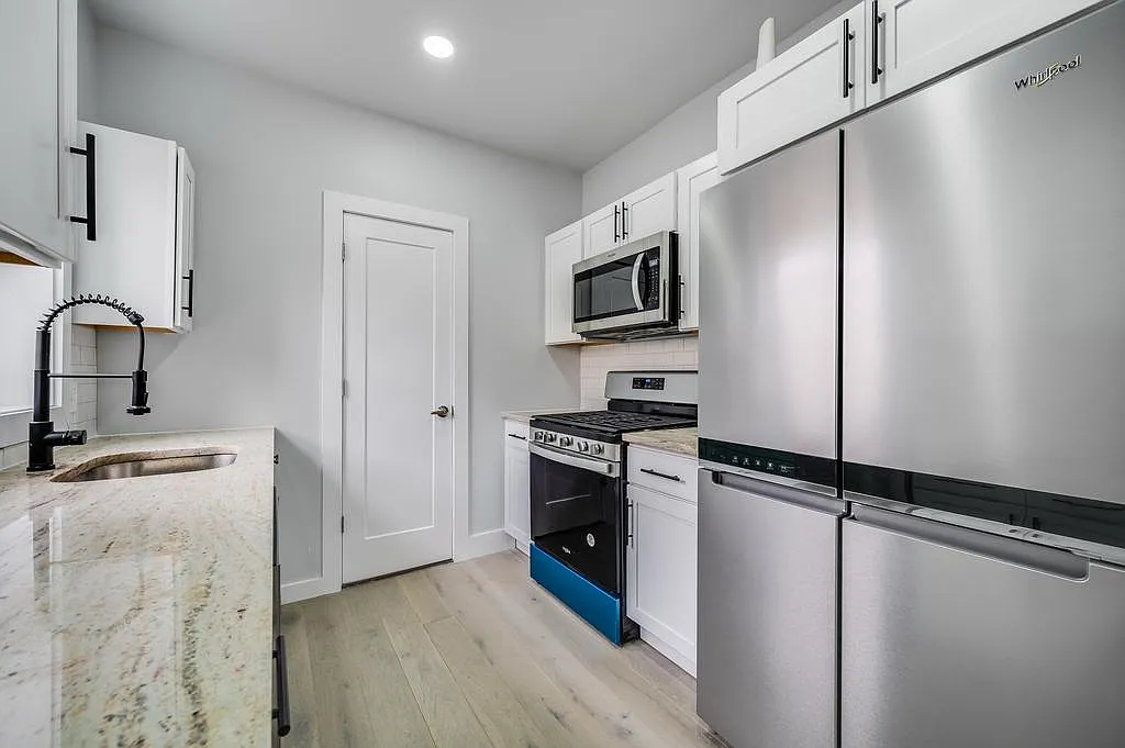 3 bed, 2.5 bath, 1500 sqft, $2,100 — Photo 1