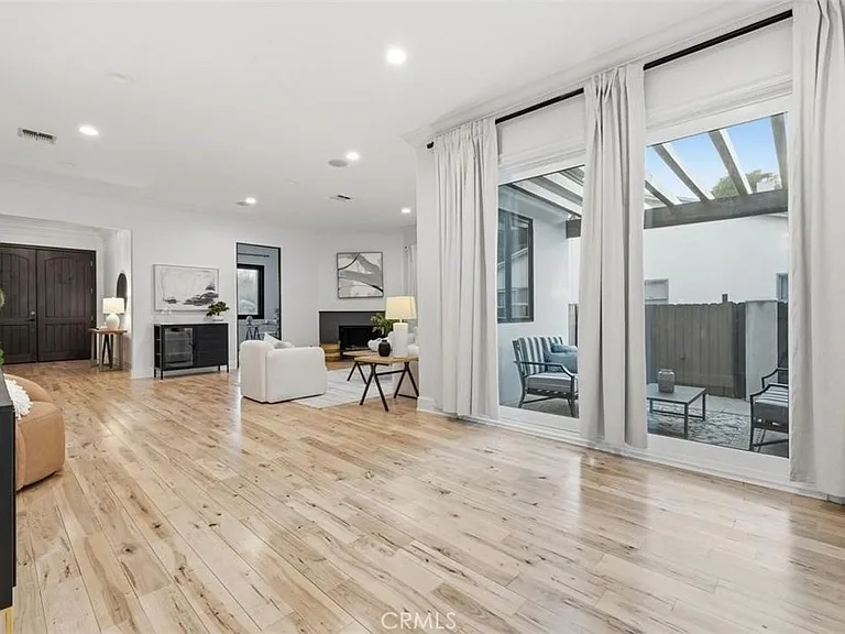 22953 Oxnard St — Photo 19