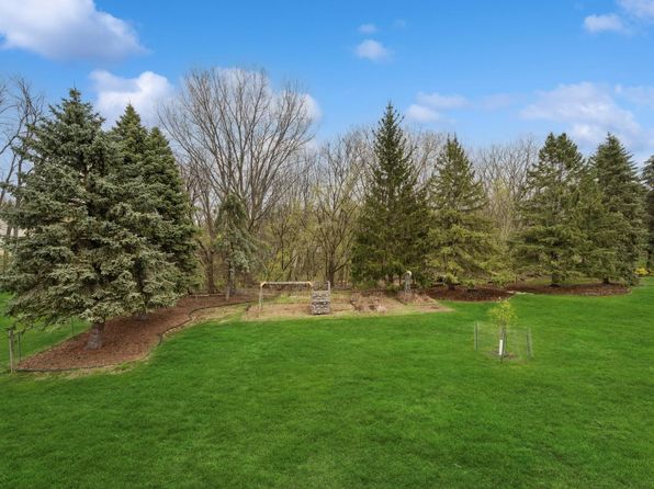 516 Wedgewood Dr, Mahtomedi, MN 55115