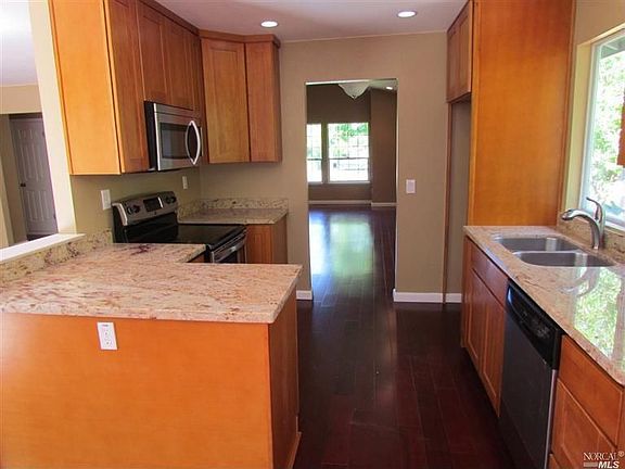 5th image of 2780 Royal Oak Pl