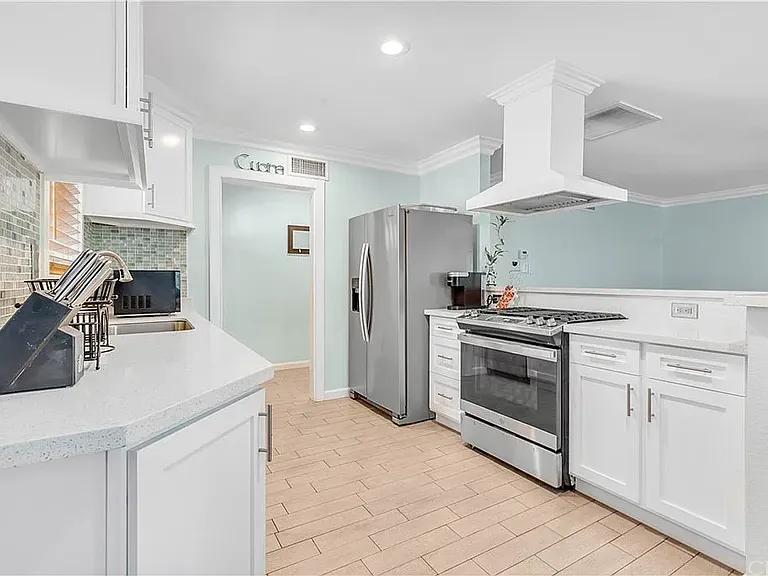 25441 Park Ave — Photo 4
