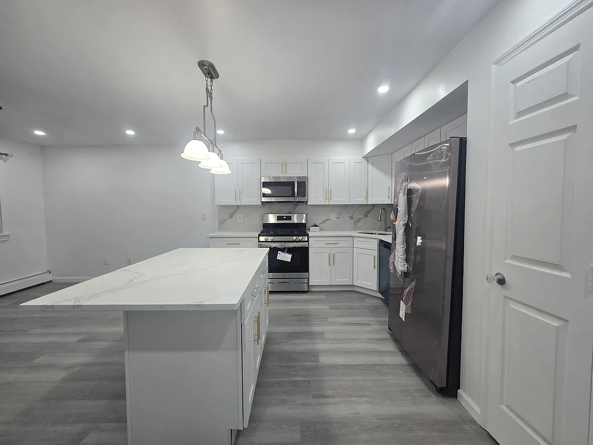Building Photo - 216 Beach 98 St #2