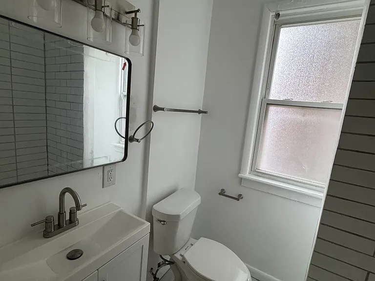 295 Marston St — Photo 10
