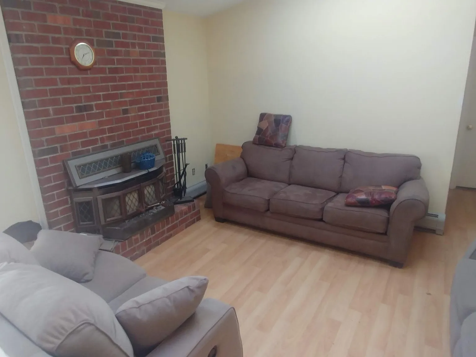 4 bed, 2400 sqft, $900 — Photo 4