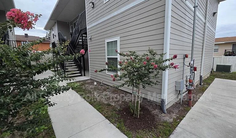 915 Ariana Apartment Community — Photo 6