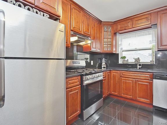 4th image of 485 WEBSTER Avenue #A3