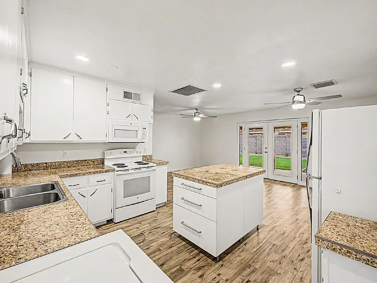 8436 E Cambridge Ave — Photo 17