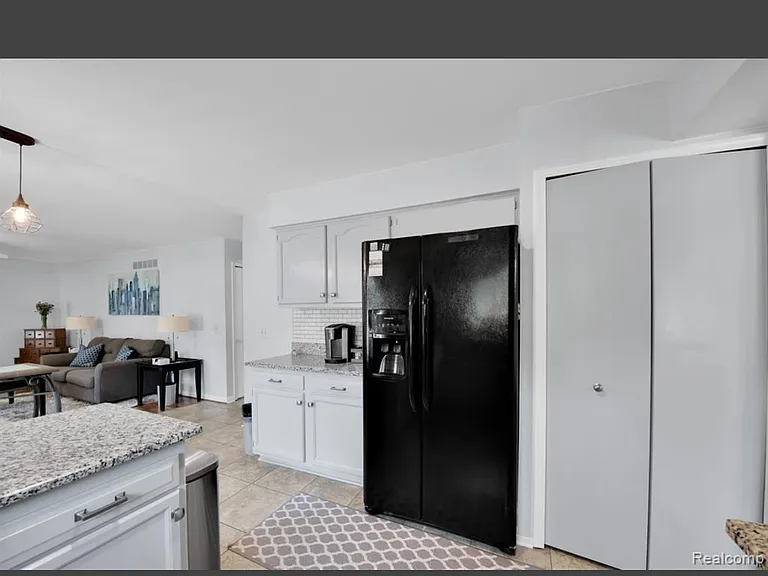 4959 Kingswood Dr — Photo 5