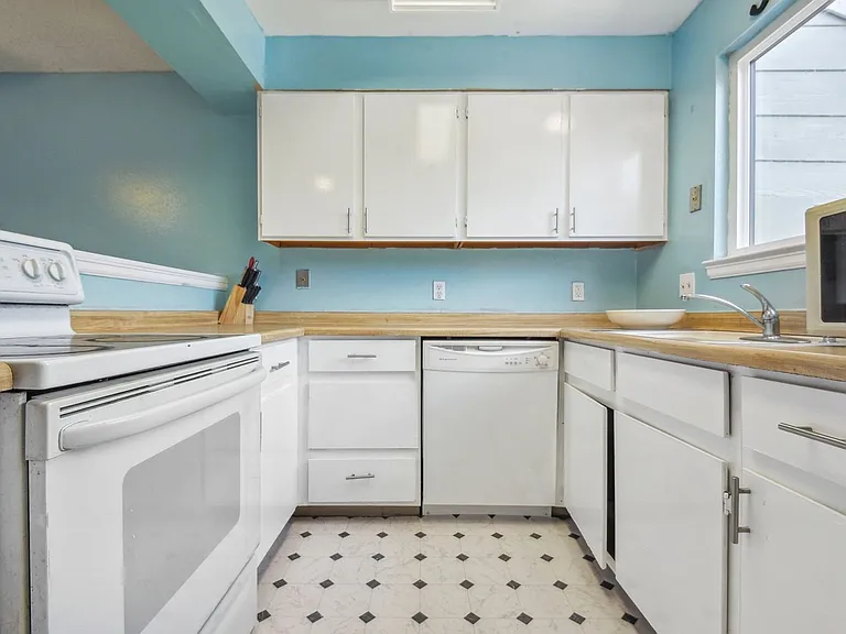 8218 Washington St #6 — Photo 8