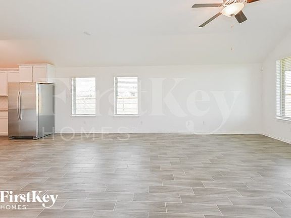 3rd image of 14903 Lake Shore Ave