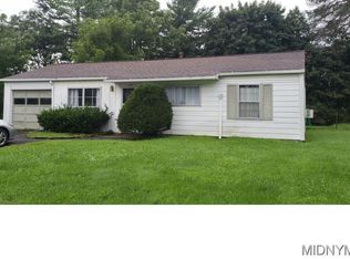 1216 Crestview Dr, Utica, NY 13502