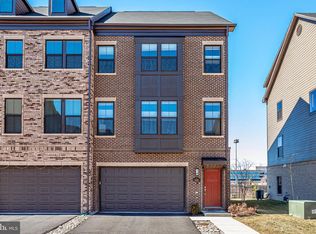 3090 Alan Shepard St, Herndon, VA 20171