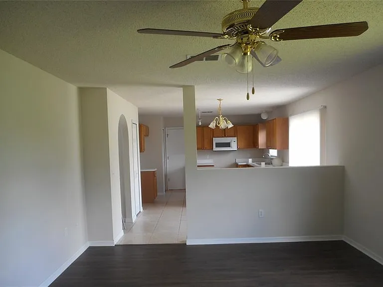 950 Derbyshire Dr — Photo 12