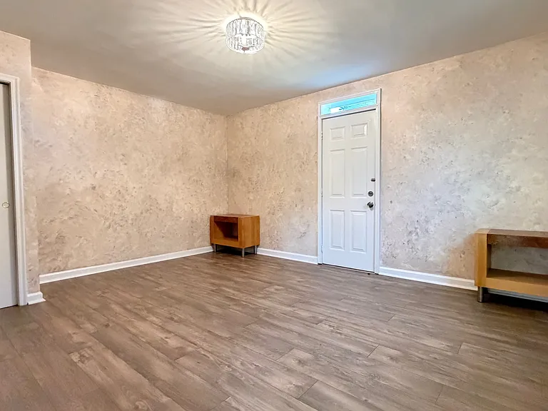 1115 Faunce St #1 — Photo 8