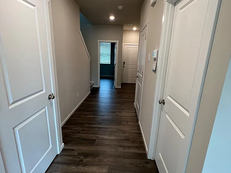 4259 Savannah Loop NE — Photo 4