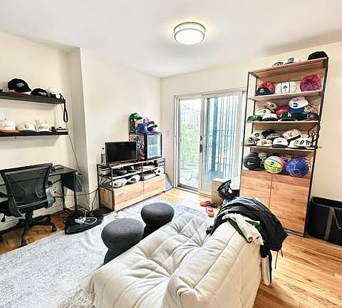 3rd image of 50 W 90th St Unit P/h
