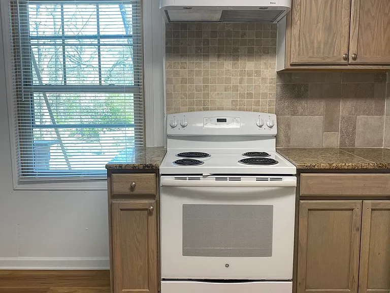 5027 Castlewood Dr — Photo 3