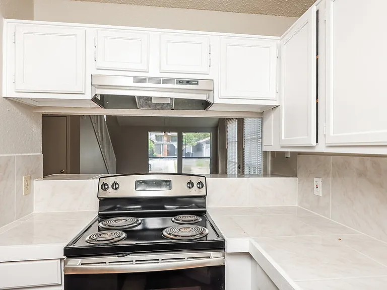 2728 Oak Bend Ln — Photo 10