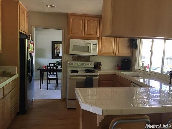4th image of 2527 Madrone Ave
