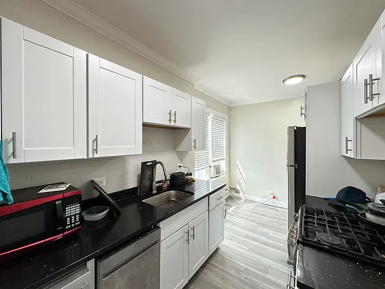 3817.5 N Greenview Ave #W3 — Photo 6