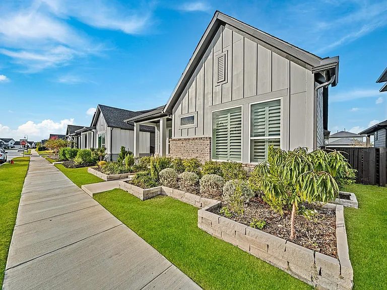 18530 Joyous Ln — Photo 4