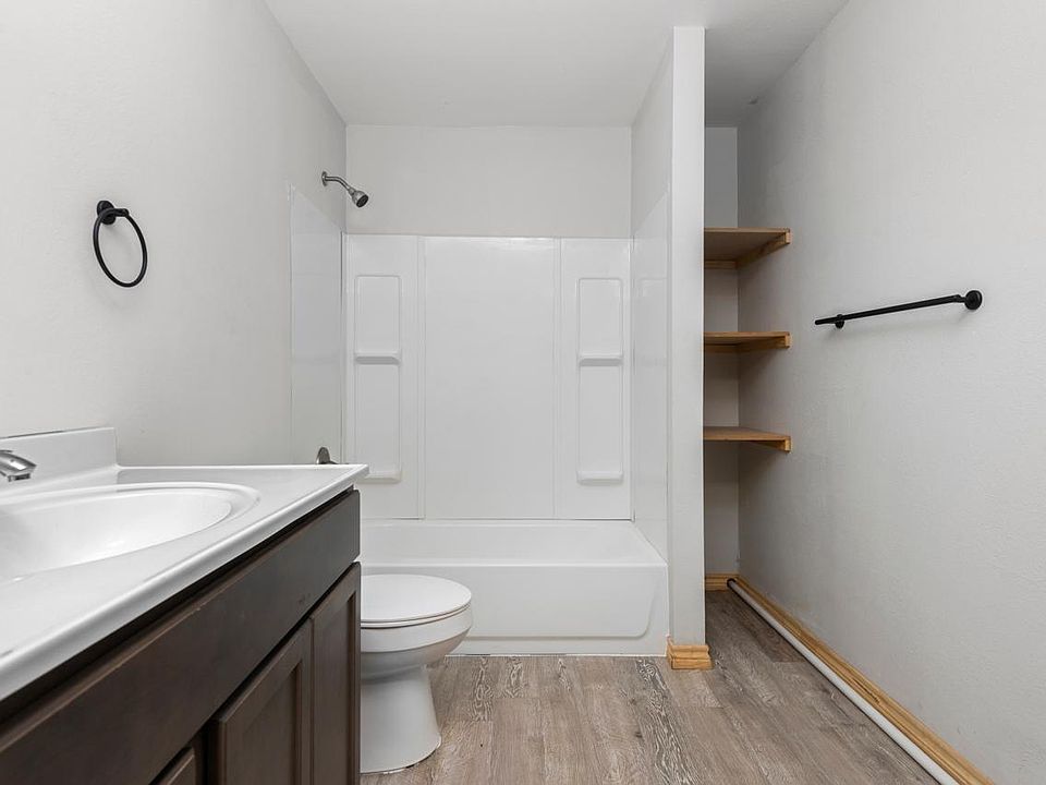 1st image of 210 W Starr Ave