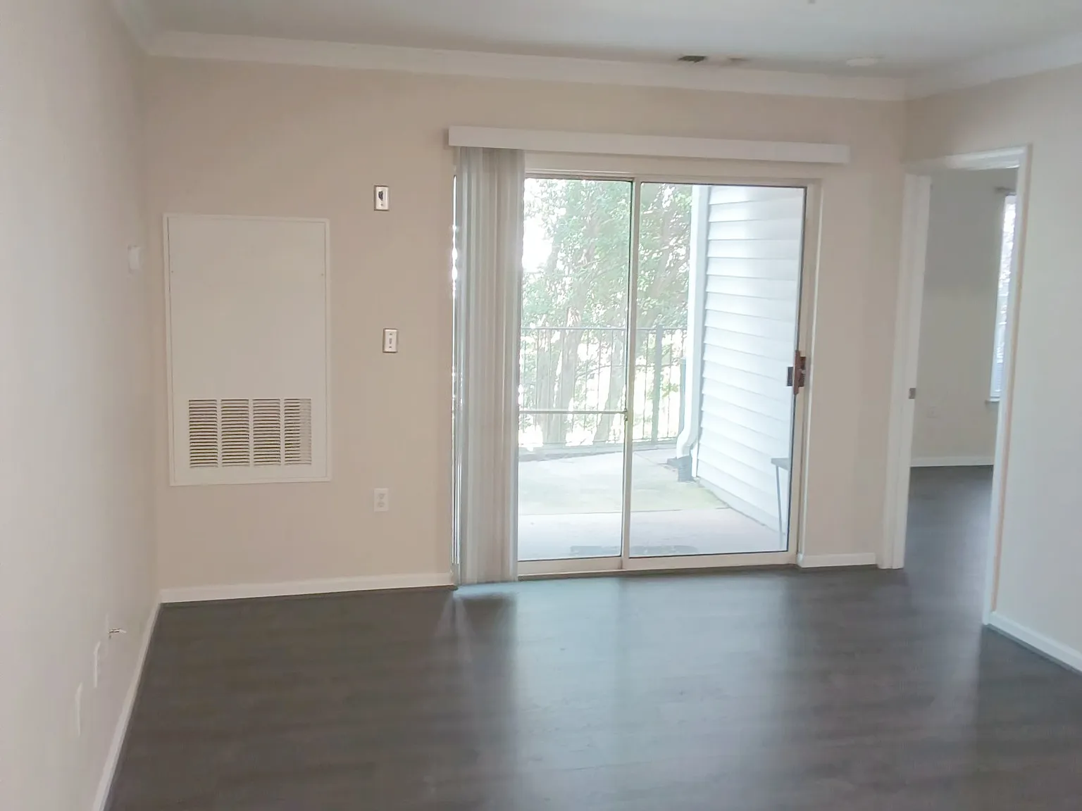 1 bed, 736 sqft, $1,900 — Photo 4