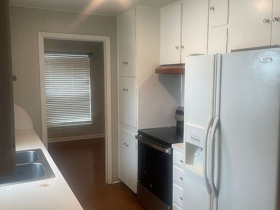 4th image of 2000 N Beal St