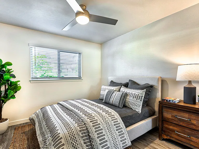 Windsor Manor Apartments — Photo 7