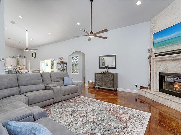 5th image of 2098 Palm View Rd