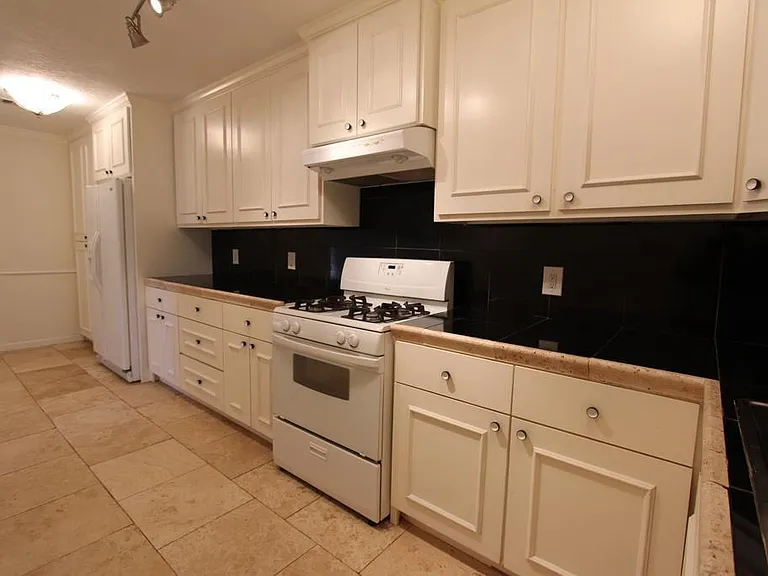 6534 Sivley St — Photo 5