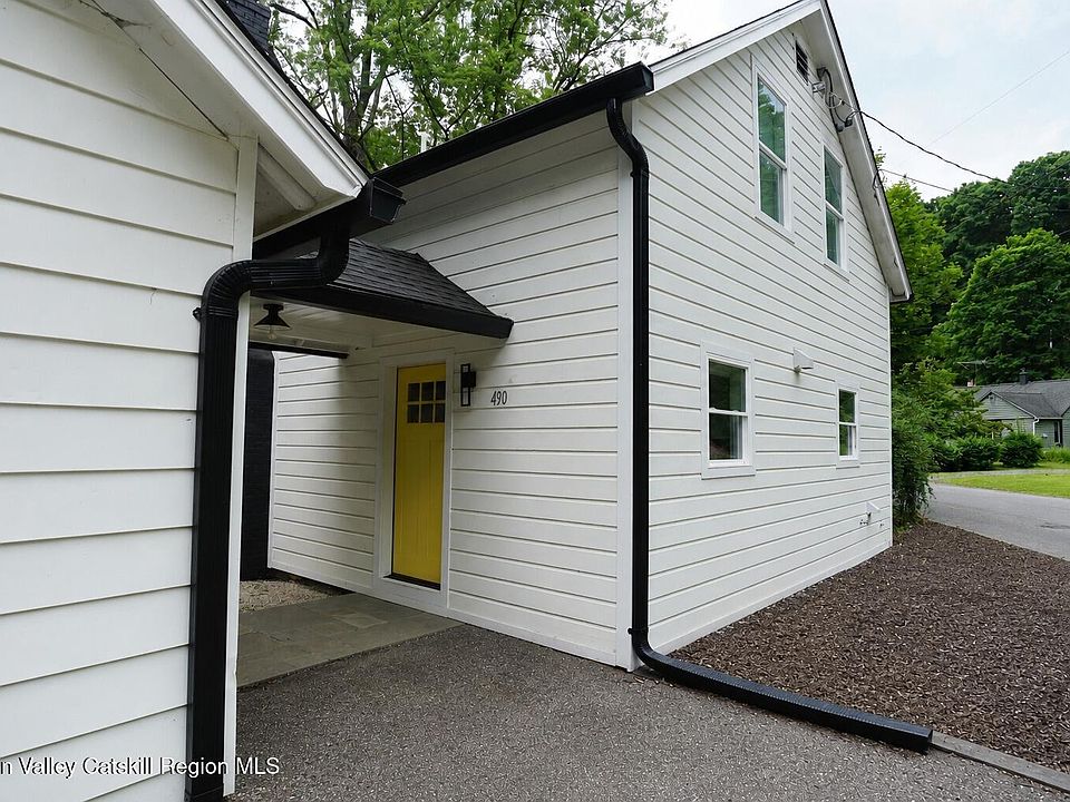 1st image of 490 Mill St