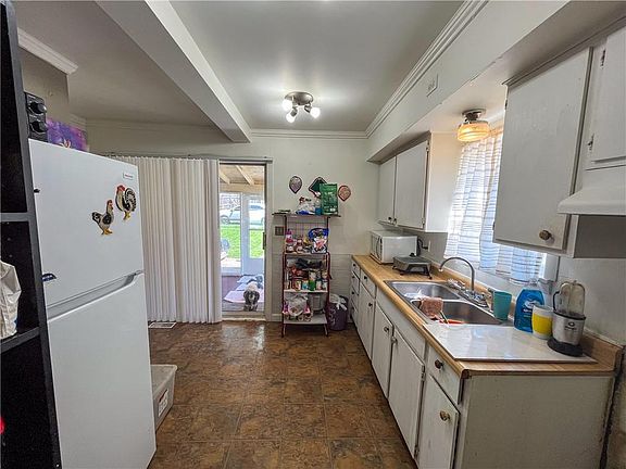4th image of 768 Spruce St