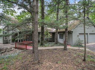 9161 Green Crest Trl NE, Ada, MI 49301