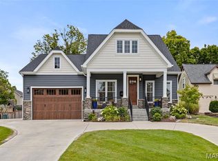 726 S Ballas Rd, Saint Louis, MO 63122